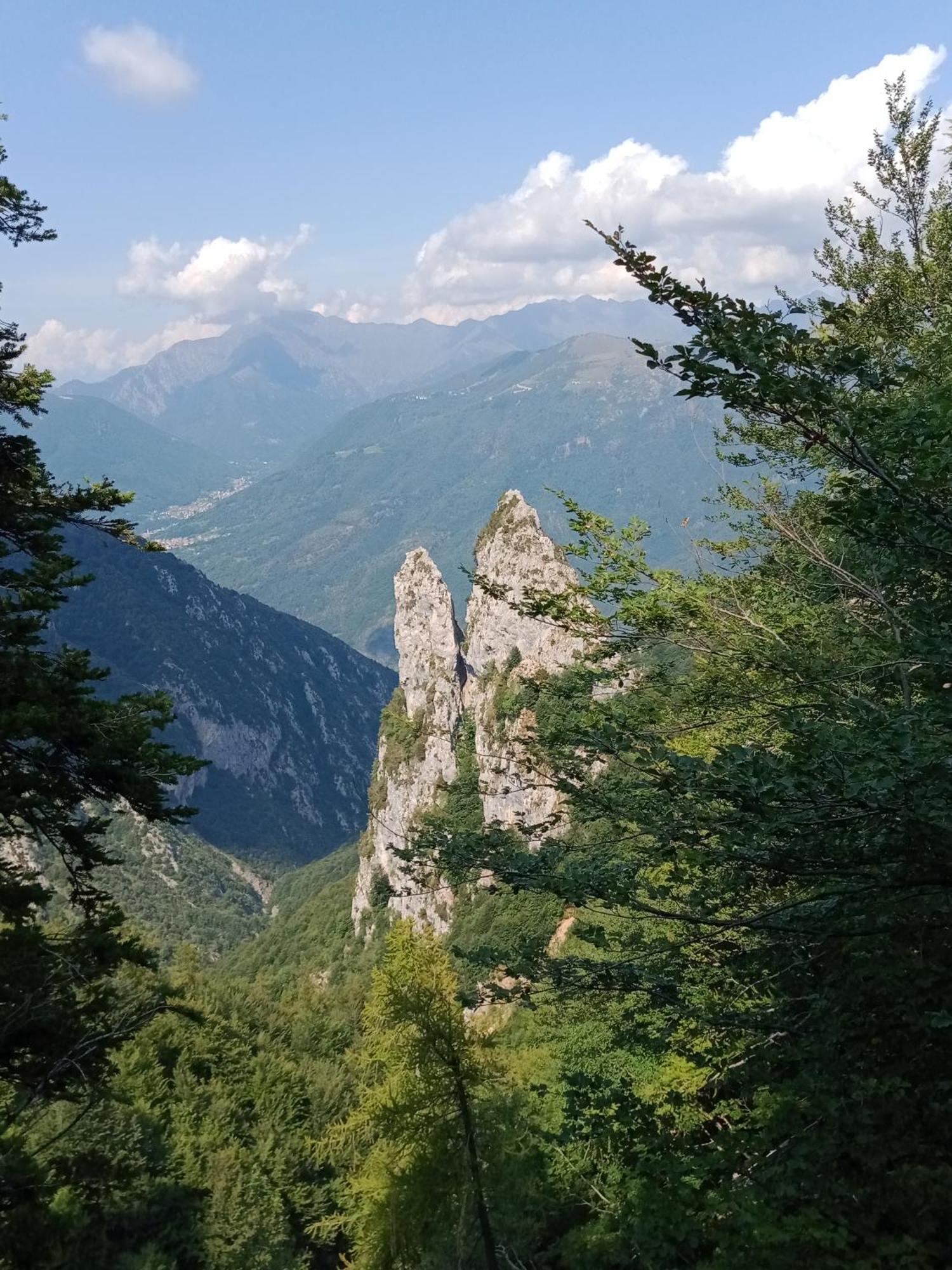 Bed and Breakfast Il Giardino Di Cres Esino Lario Екстер'єр фото